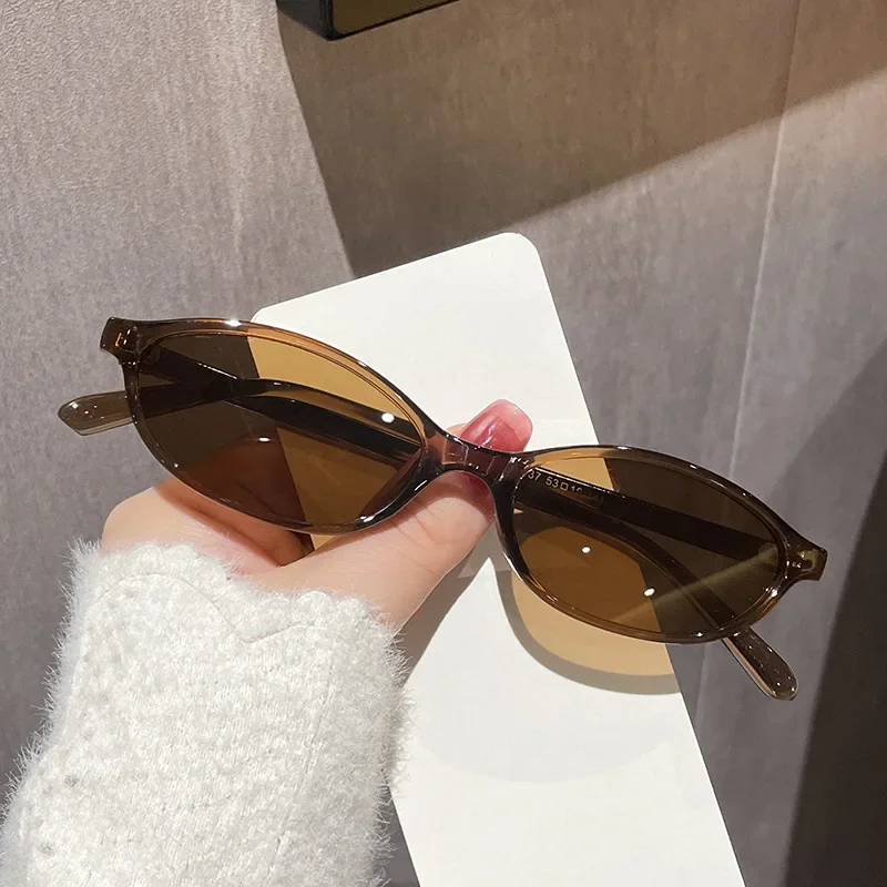 新作レトロ調の小さめオーバル型サングラス。Y2Kトレンドを取 - Designer Sunglasses のレビューと価格