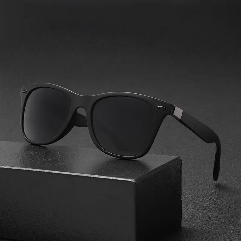 ファッション性の高いヴィンテージ風スクエア型サングラス。クラ - Designer Sunglasses のレビューと価格