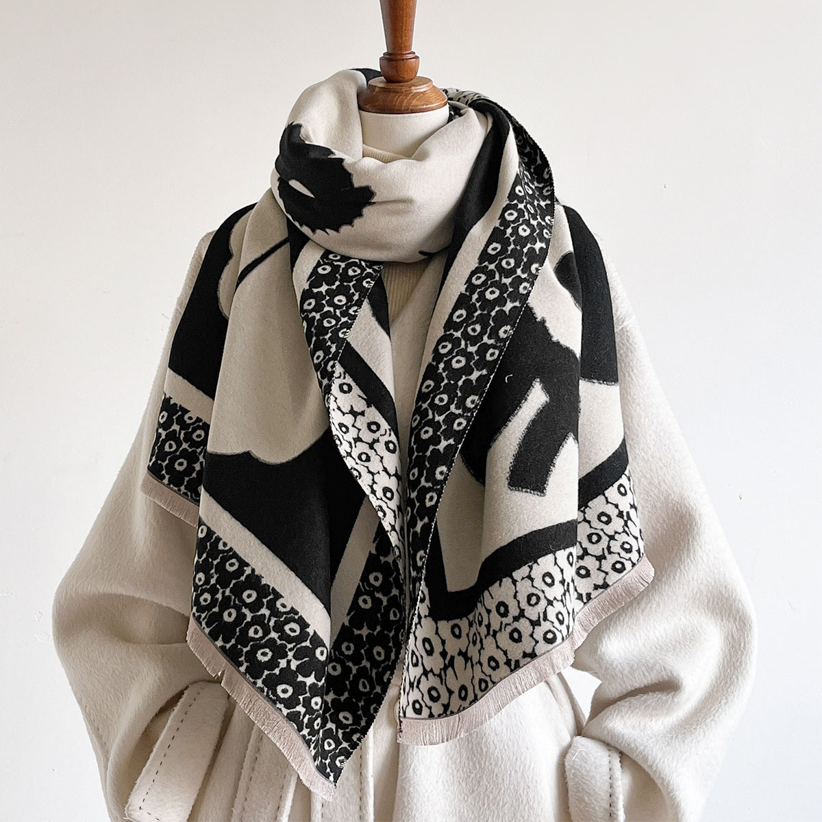 女性用、大柄の花柄ジャカード織りのショール、カシミヤ風素材、 - Cashmere Scarf のレビューと価格