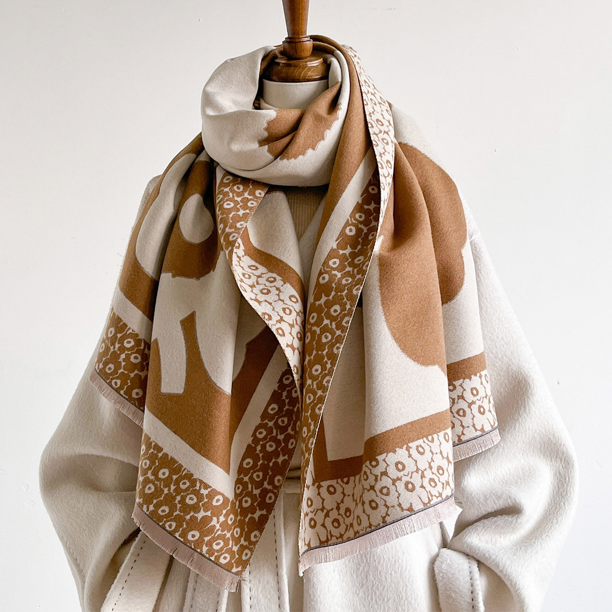 女性用、大柄の花柄ジャカード織りのショール、カシミヤ風素材、 - Cashmere Scarf のレビューと価格