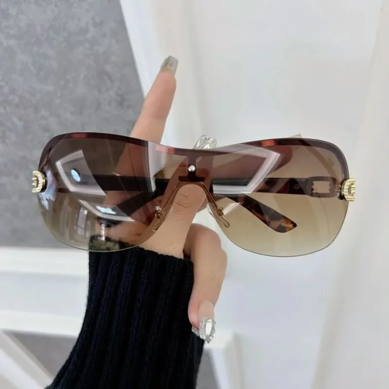 カジュアルなスクエア型サングラス。レディース、メンズ。グラデ - Designer Sunglasses のレビューと価格