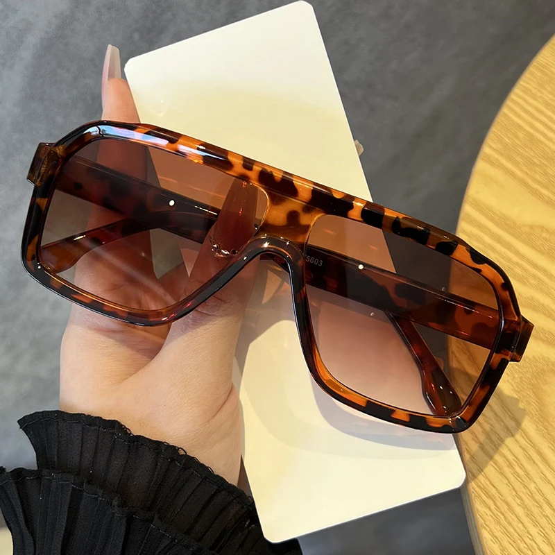 1個入り、大きめのスクエア型、光を遮断するサングラス。男女兼 - Sunglasses Uv400 のレビューと価格
