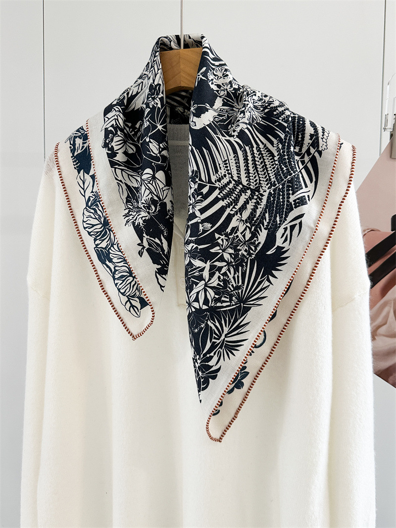 冬用、柔らかい素材の両面使いができる高級ショール、シルクウー - Cashmere Scarf のレビューと価格