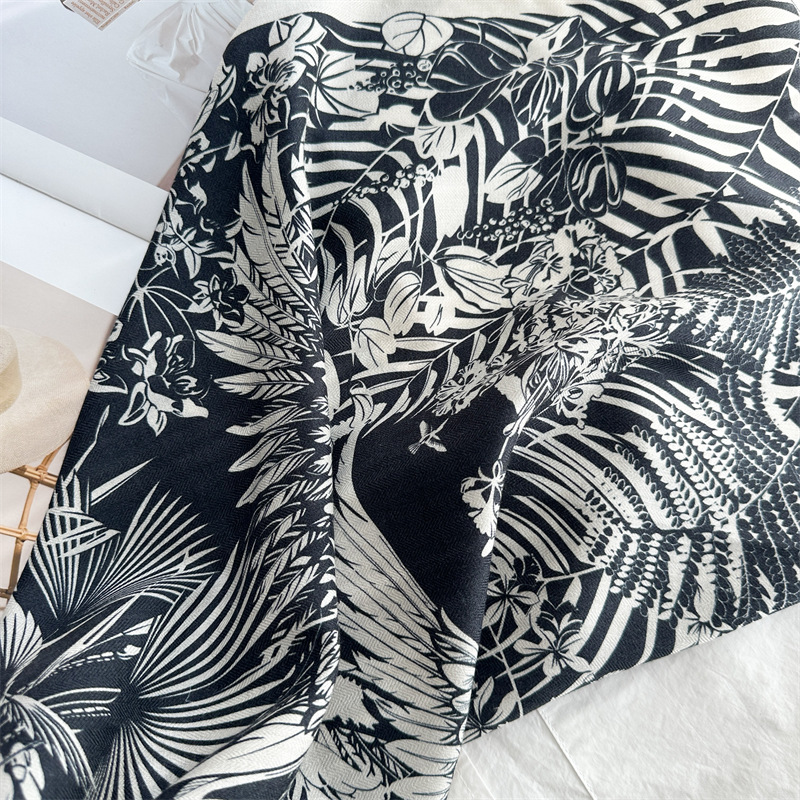 冬用、柔らかい素材の両面使いができる高級ショール、シルクウー - Cashmere Scarf のレビューと価格