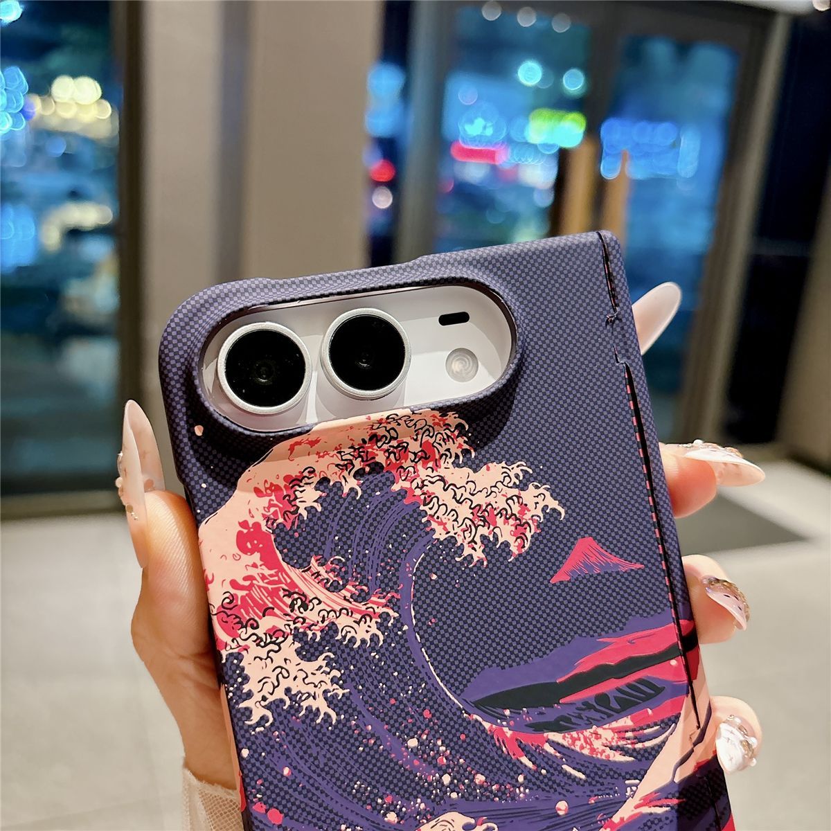 iPhone Duo用、高級感のあるカーボンファイバー調の磁 - Premium Cigar Case のレビューと価格