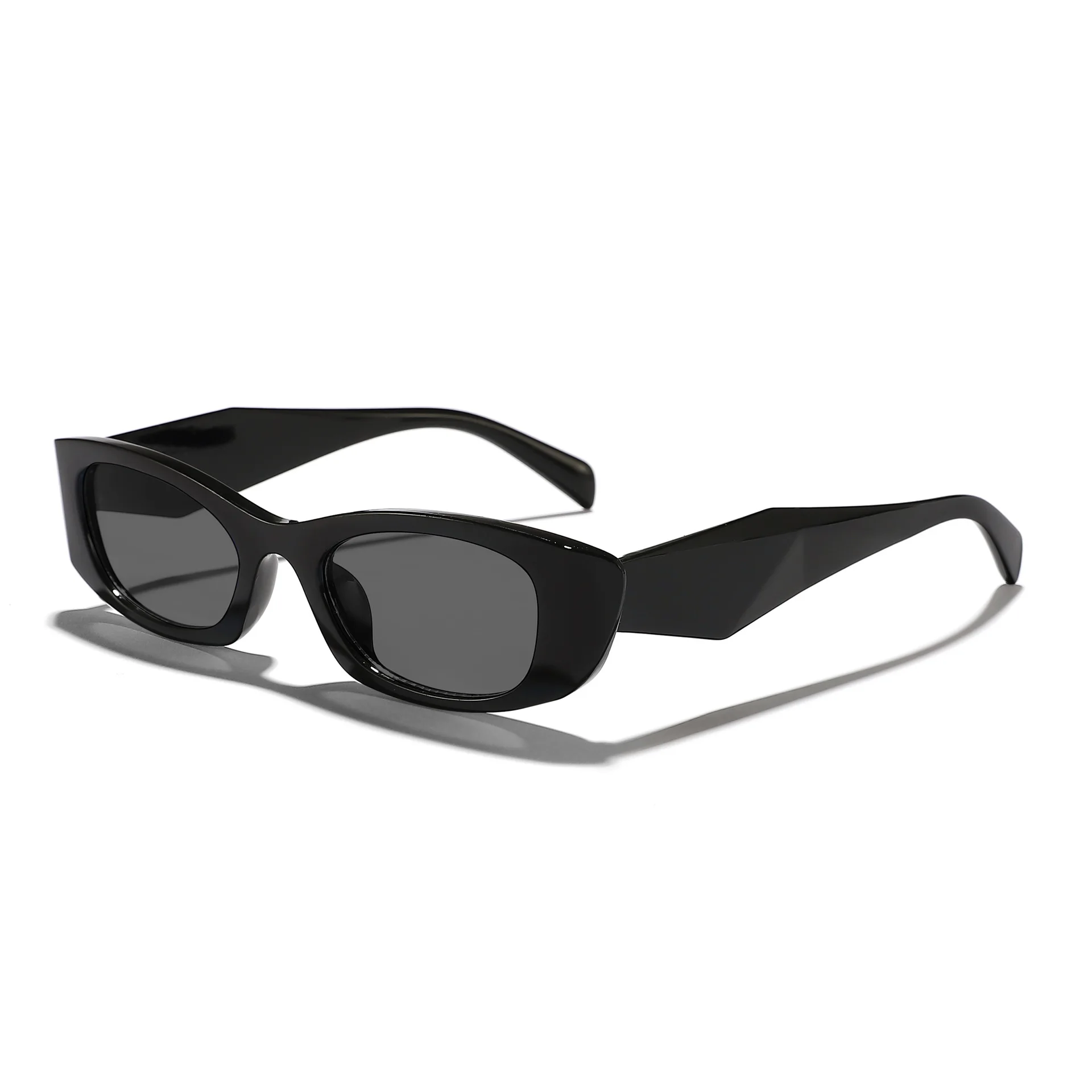 ヴィンテージ風の小さめスクエア型サングラス。男女兼用。レトロ - Designer Sunglasses のレビューと価格